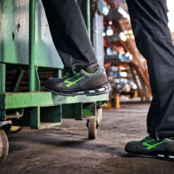 Baskets De Sécurité Légères U-POWER POINT S1P SRC ESD -Vêtements Travail Série basket de securite legere u power point legere