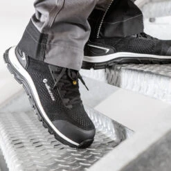 Chaussures De Sécurité Albatros ULTIMATE IMPULSE BLACK LOW S1P ESD HRO SRA -Vêtements Travail Série chaussures de securite albatros ultimate impulse black low s1p esd hro sra noir porte 1