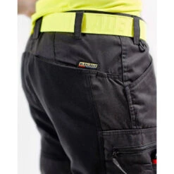 Pantalon Artisan Haute Visibilité Blaklader +STRETCH -Vêtements Travail Série pantalon artisan haute visibilite blaklader stretch noir jaune detail 2