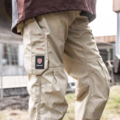 Pantalon De Travail Parade BRAKEL -Vêtements Travail Série pantalon de travail parade brakel beige portee